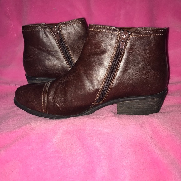 Brown ankle booties - Picture 2 of 5